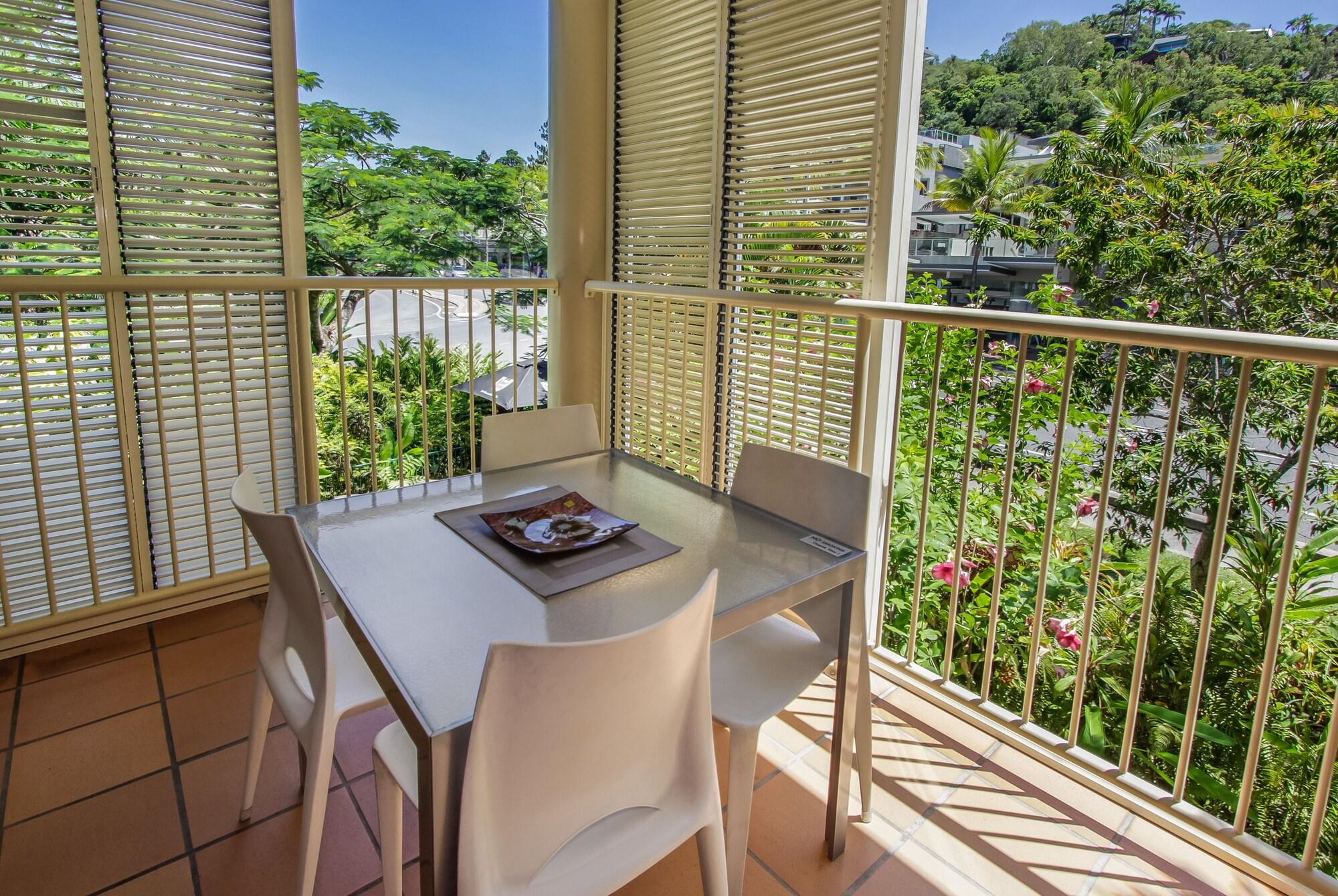 Port Douglas Apartments - Adults Only Oasis Zewnętrze zdjęcie