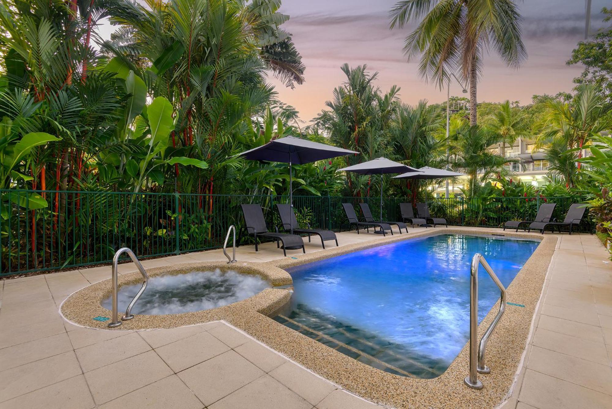 Port Douglas Apartments - Adults Only Oasis Zewnętrze zdjęcie